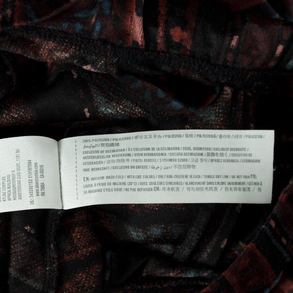 Hollister Burgundy Geo Floral Print Velvet Mini Skater Skirt Size Small - Picture 4 of 4